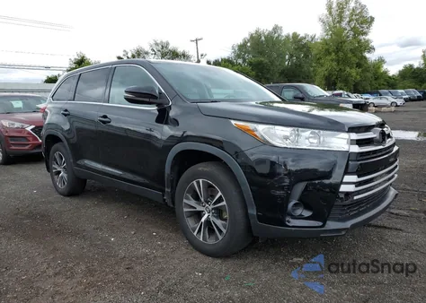 2019 Toyota Highlander Le z USA, uszkodzony, nr VIN 5TDBZRFH0KS960533